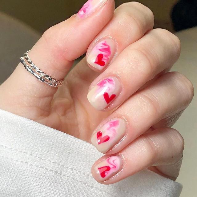 Dive into Love: Valentine Dip Nails for a Romantic Touch